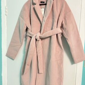 Women’s coat in a size L, dusty pink colour.